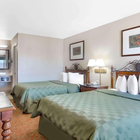 Days Inn By Wyndham Kingman East Екстер'єр фото