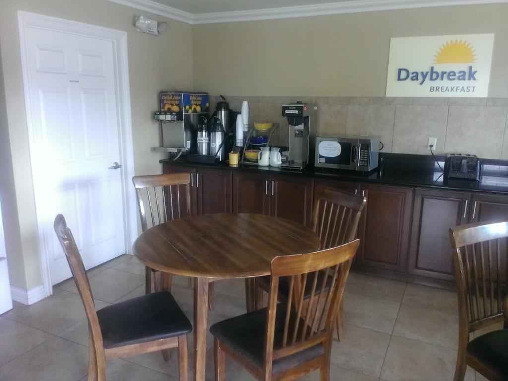 Days Inn By Wyndham Kingman East Екстер'єр фото