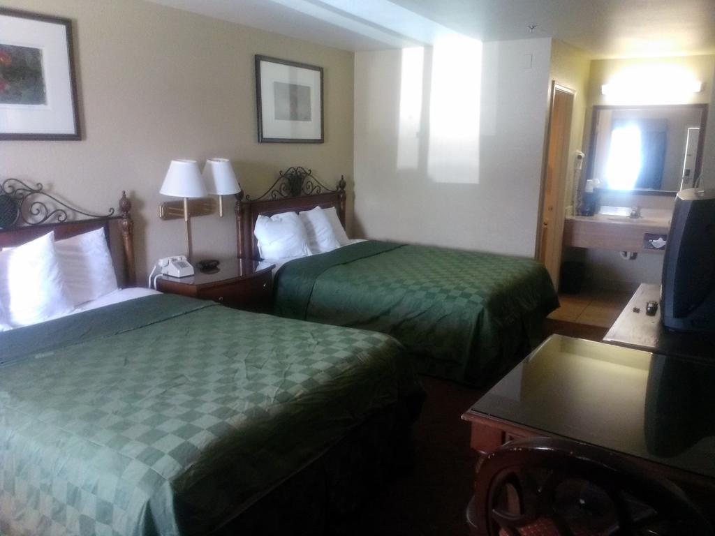 Days Inn By Wyndham Kingman East Екстер'єр фото