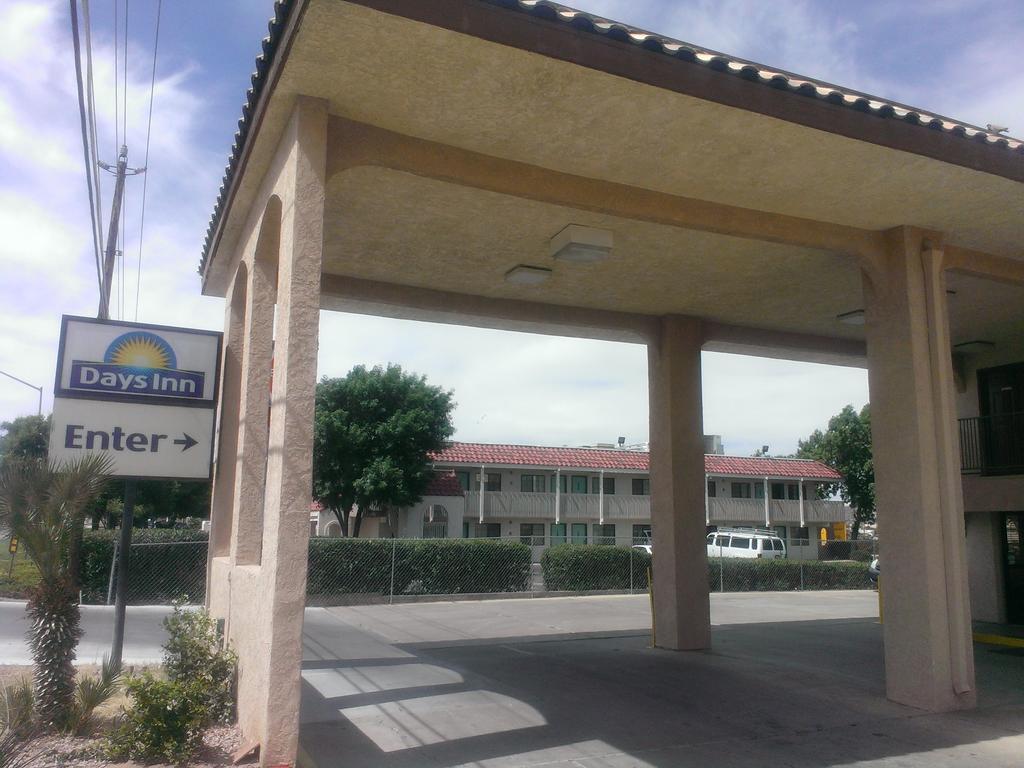 Days Inn By Wyndham Kingman East Екстер'єр фото