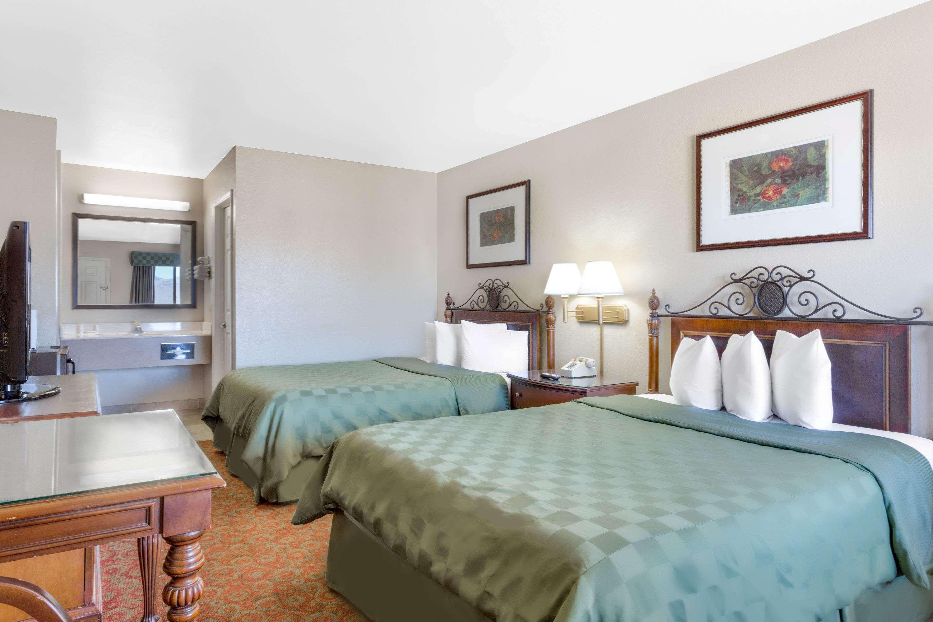 Days Inn By Wyndham Kingman East Екстер'єр фото