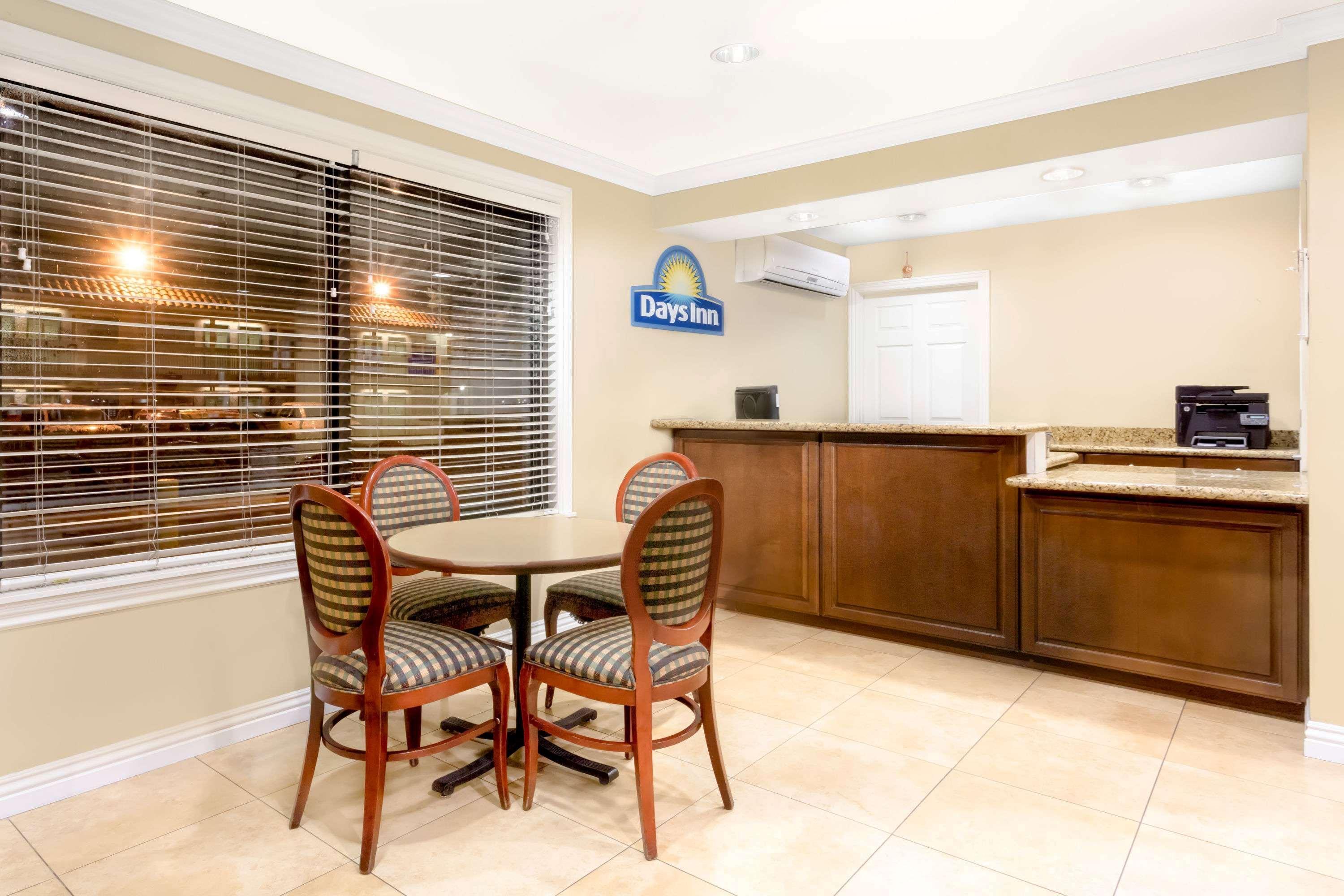 Days Inn By Wyndham Kingman East Екстер'єр фото