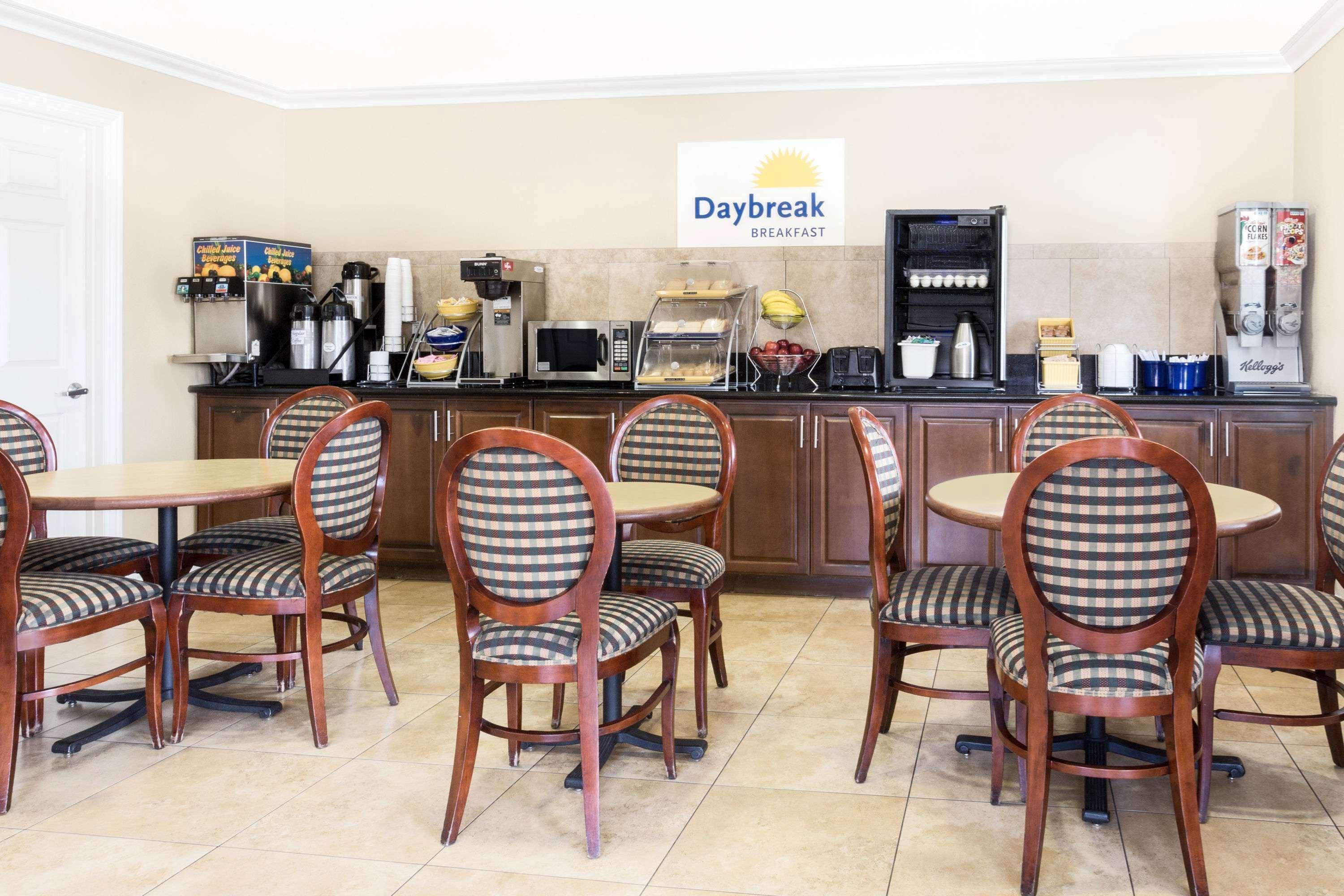 Days Inn By Wyndham Kingman East Екстер'єр фото