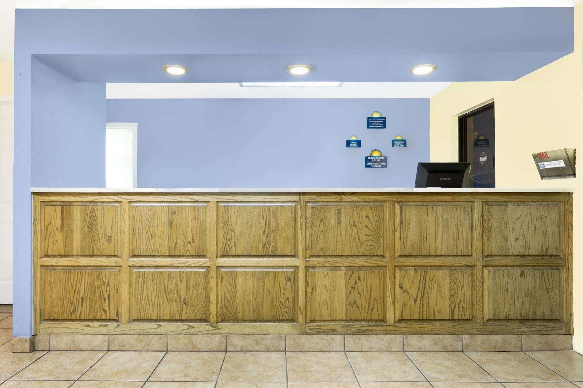 Days Inn By Wyndham Kingman East Екстер'єр фото