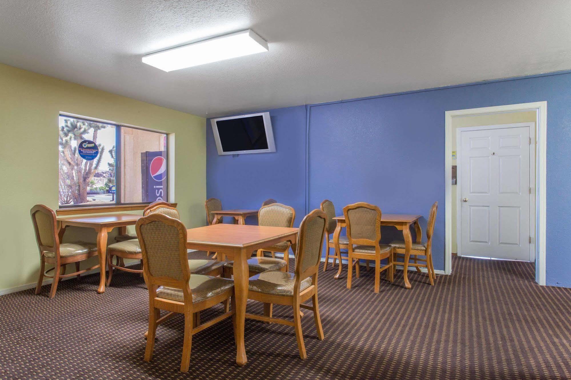 Days Inn By Wyndham Kingman East Екстер'єр фото