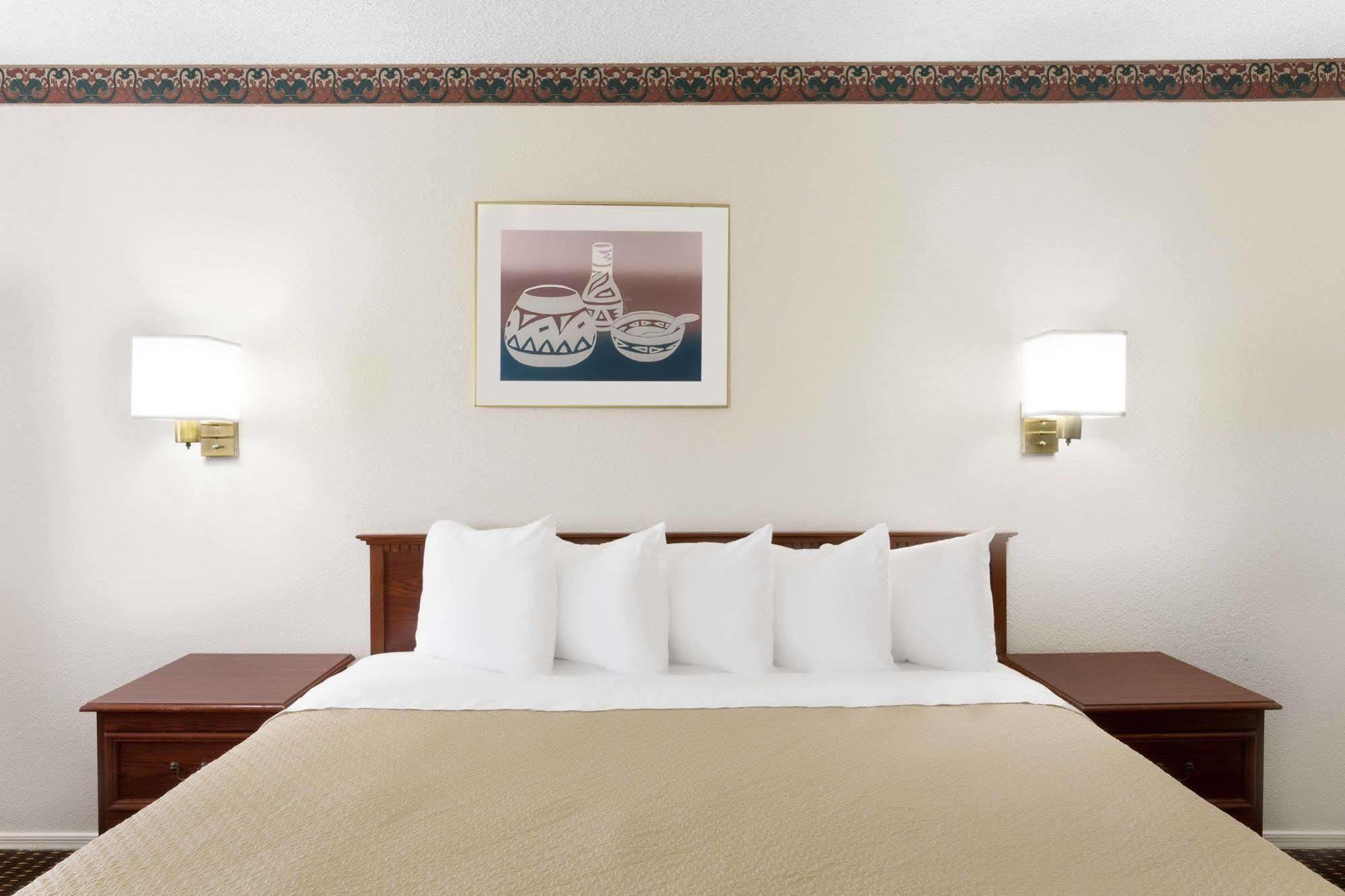 Days Inn By Wyndham Kingman East Екстер'єр фото